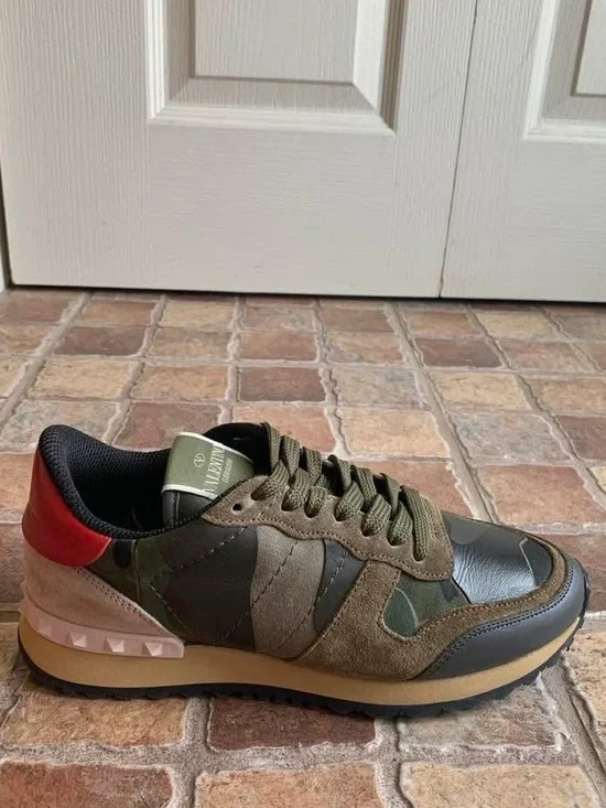 Authentic Valentino Garavani Low-Top Sneakers - Picture 4 of 12